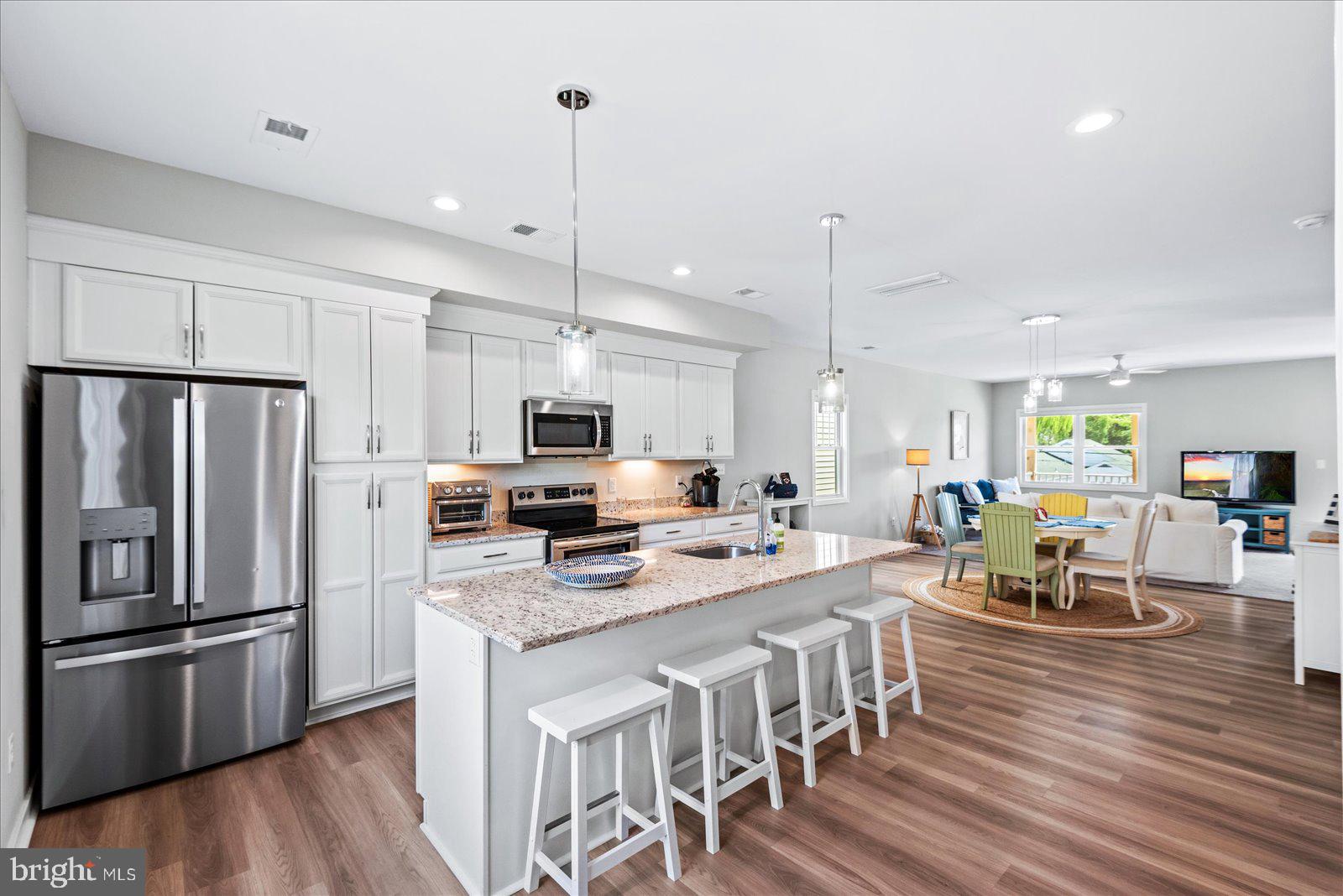 COLONIAL BEACH - Residential