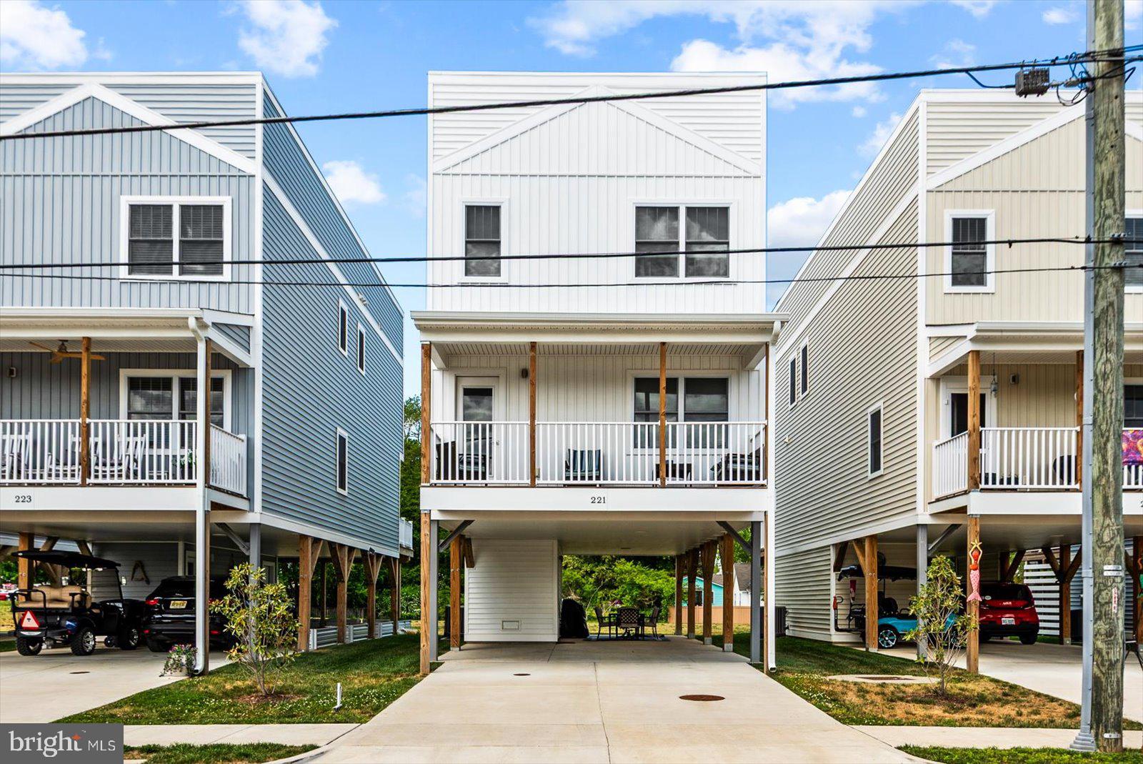 COLONIAL BEACH - Residential