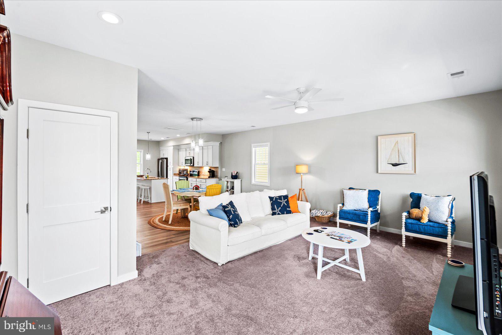 COLONIAL BEACH - Residential
