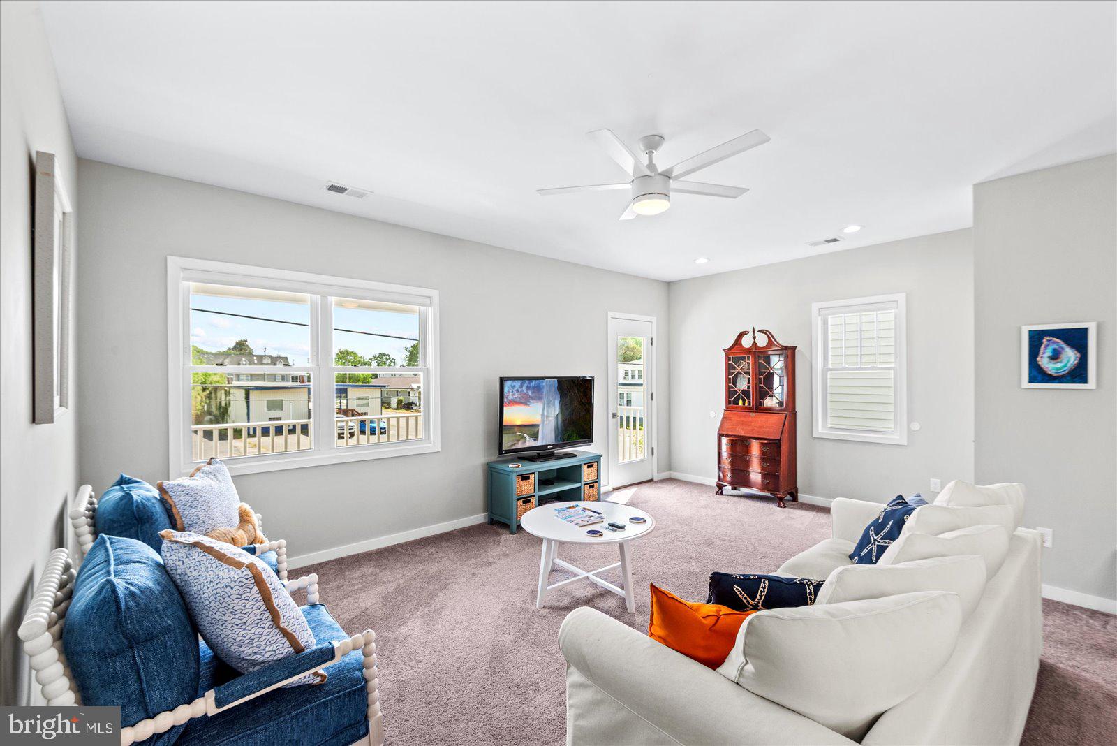 COLONIAL BEACH - Residential