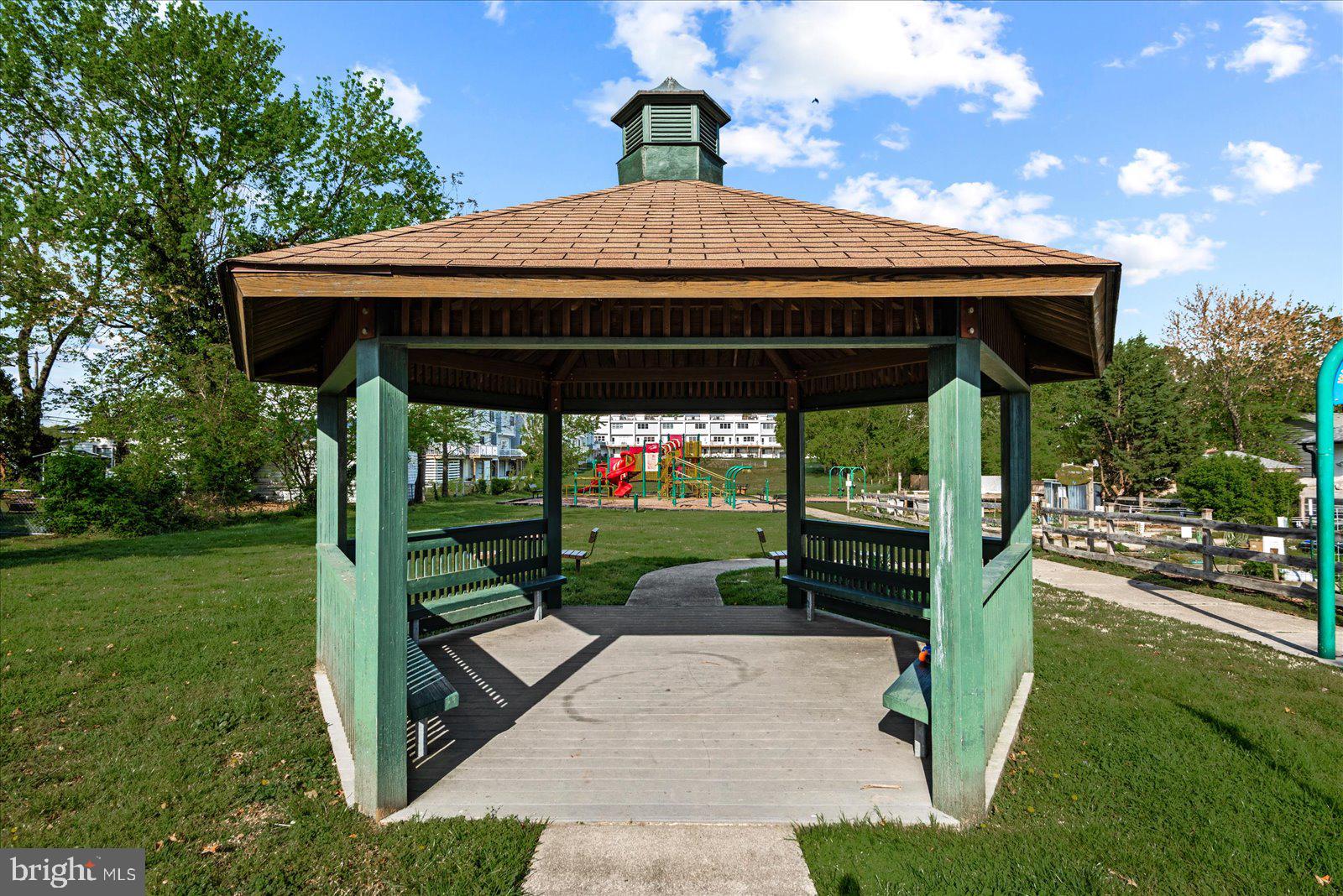 COLONIAL BEACH - Residential