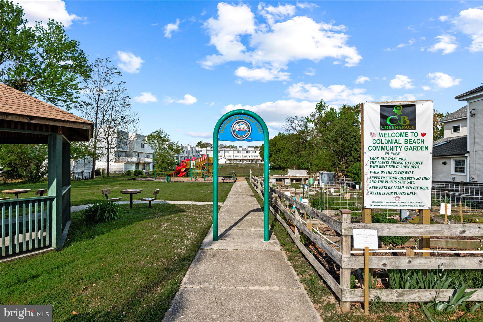 COLONIAL BEACH - Residential