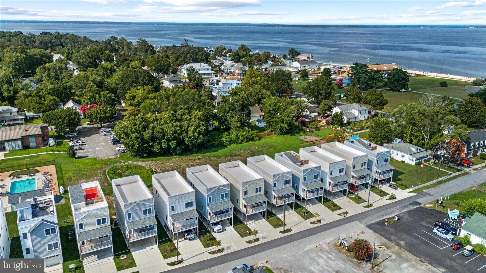 COLONIAL BEACH - Residential