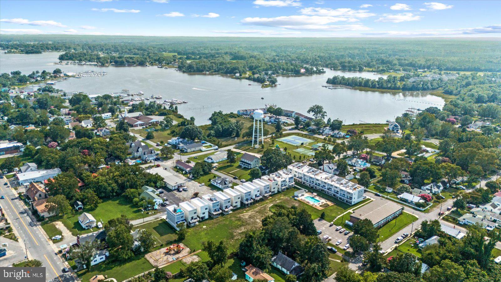 COLONIAL BEACH - Residential