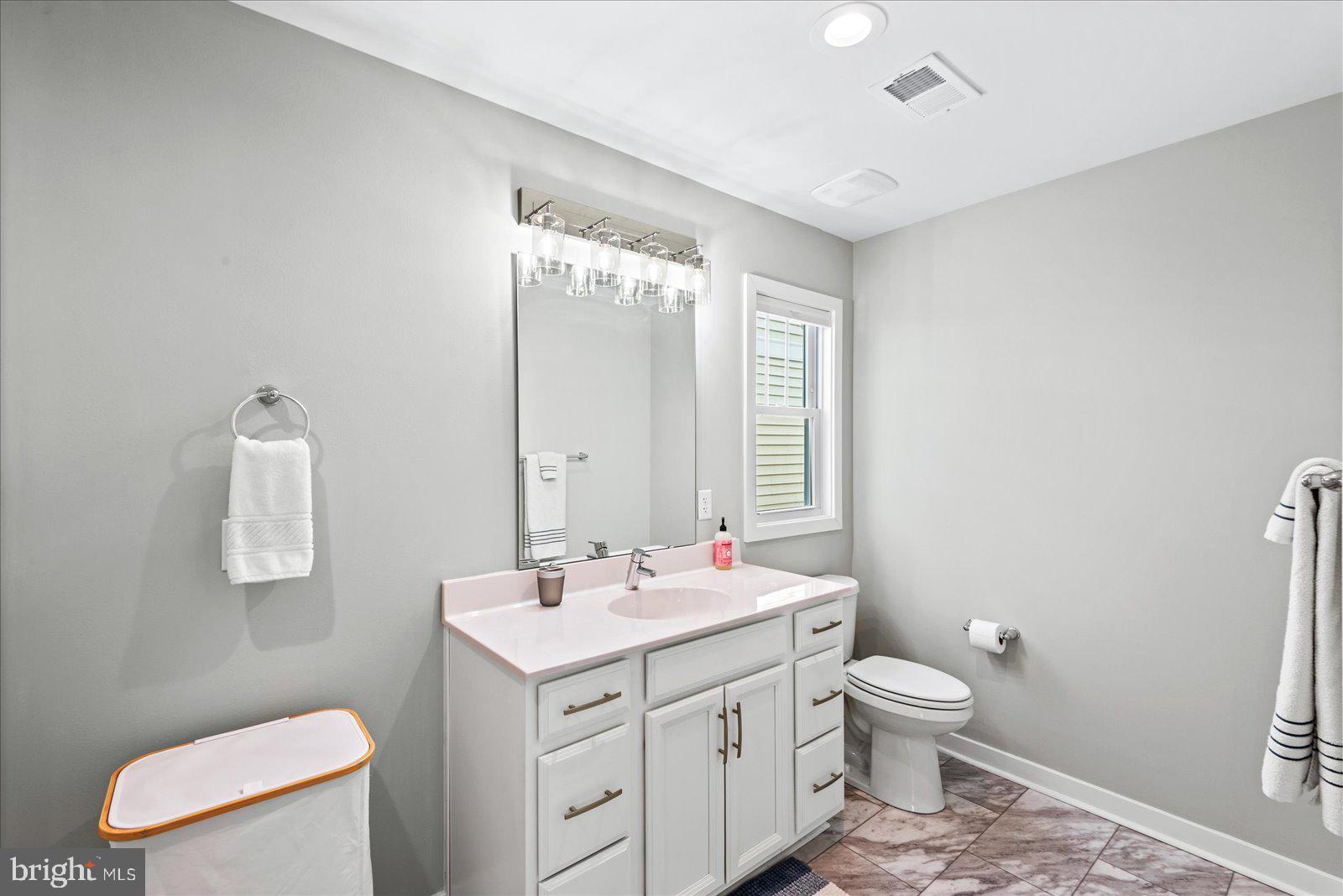 COLONIAL BEACH - Residential