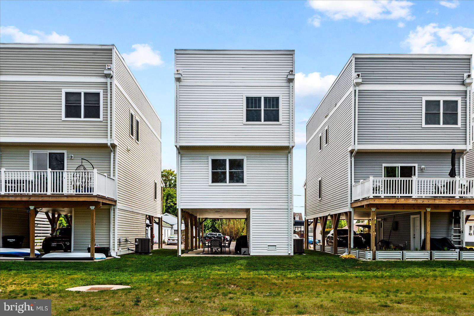 COLONIAL BEACH - Residential