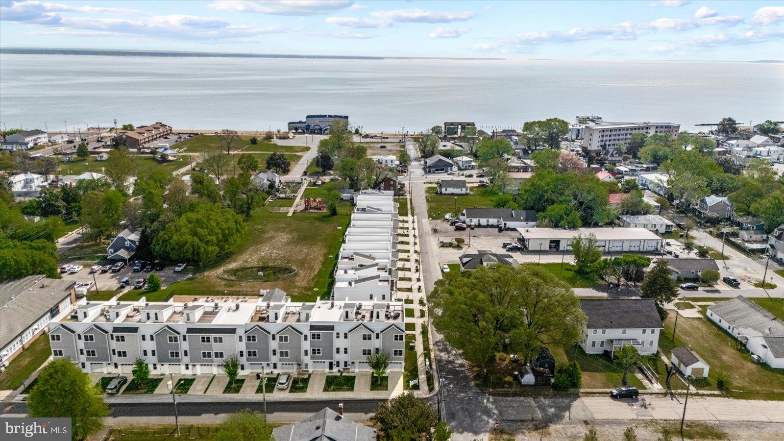 COLONIAL BEACH - Residential