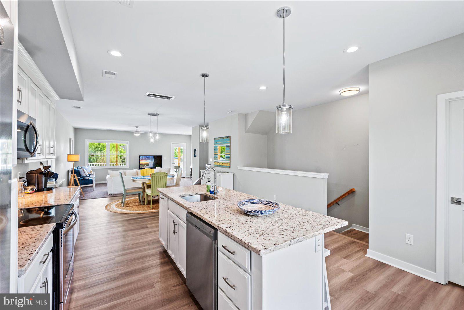 COLONIAL BEACH - Residential