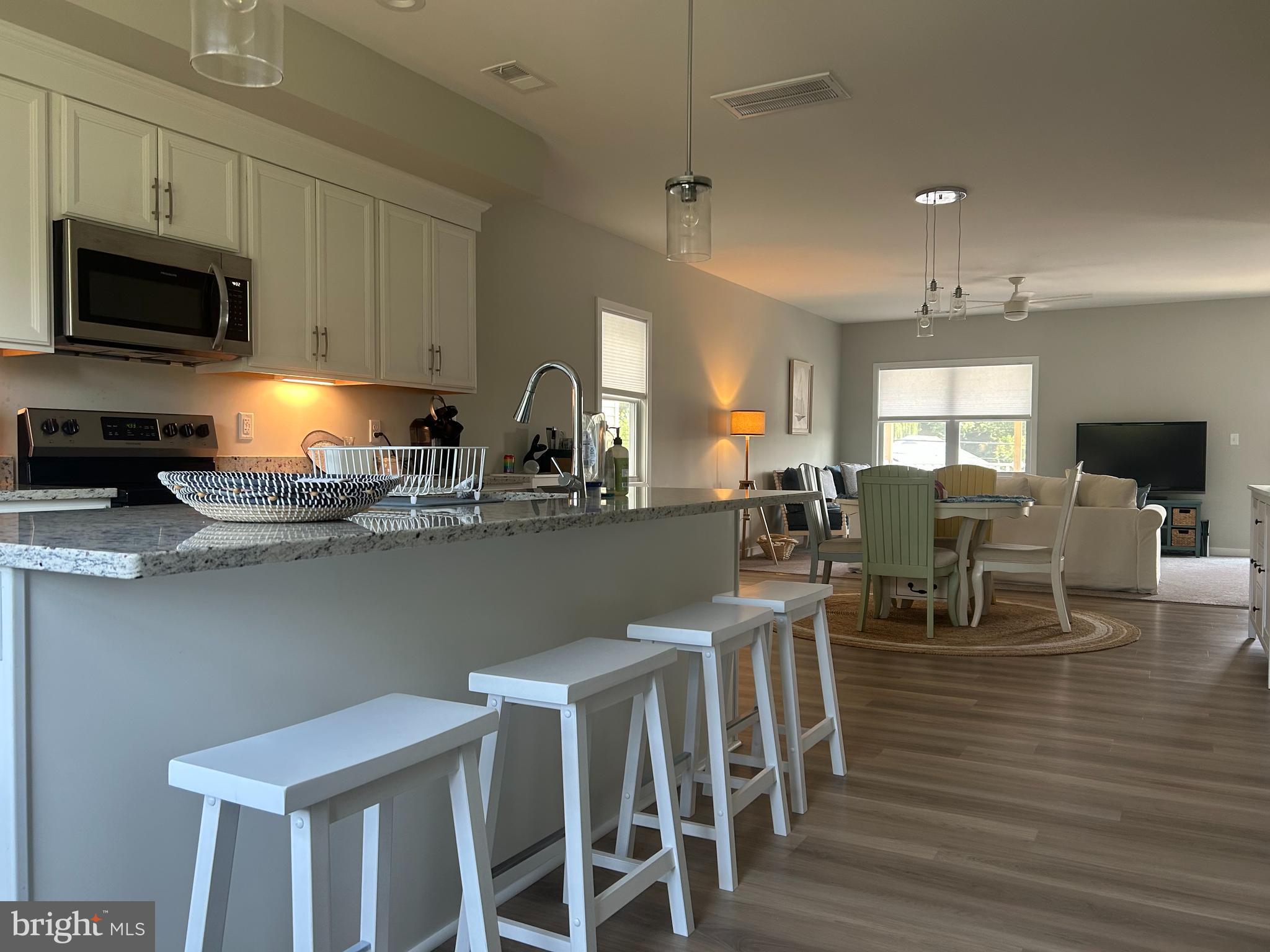 COLONIAL BEACH - Residential