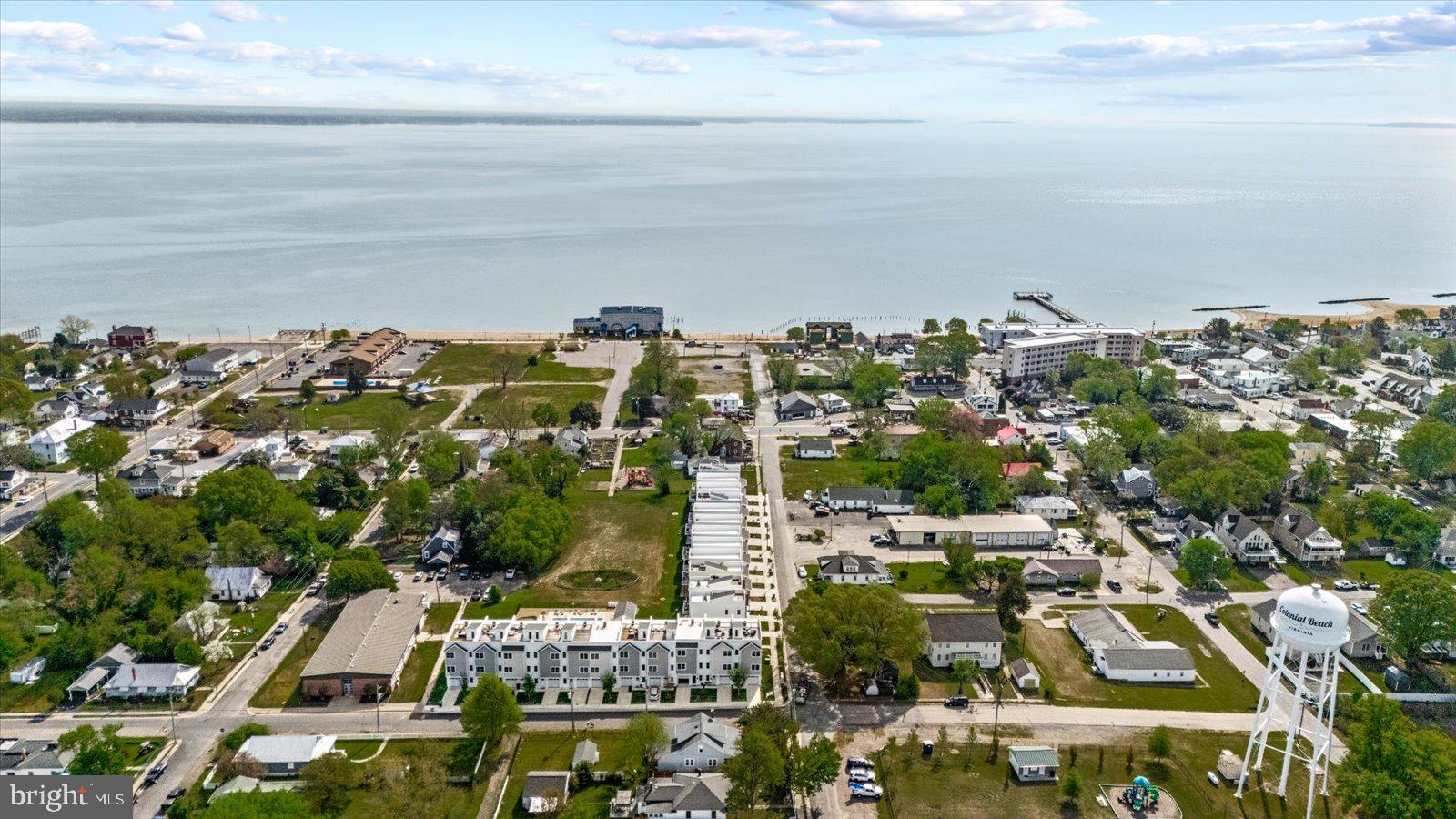 COLONIAL BEACH - Residential