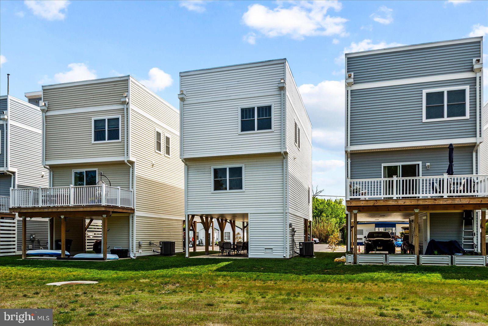 COLONIAL BEACH - Residential