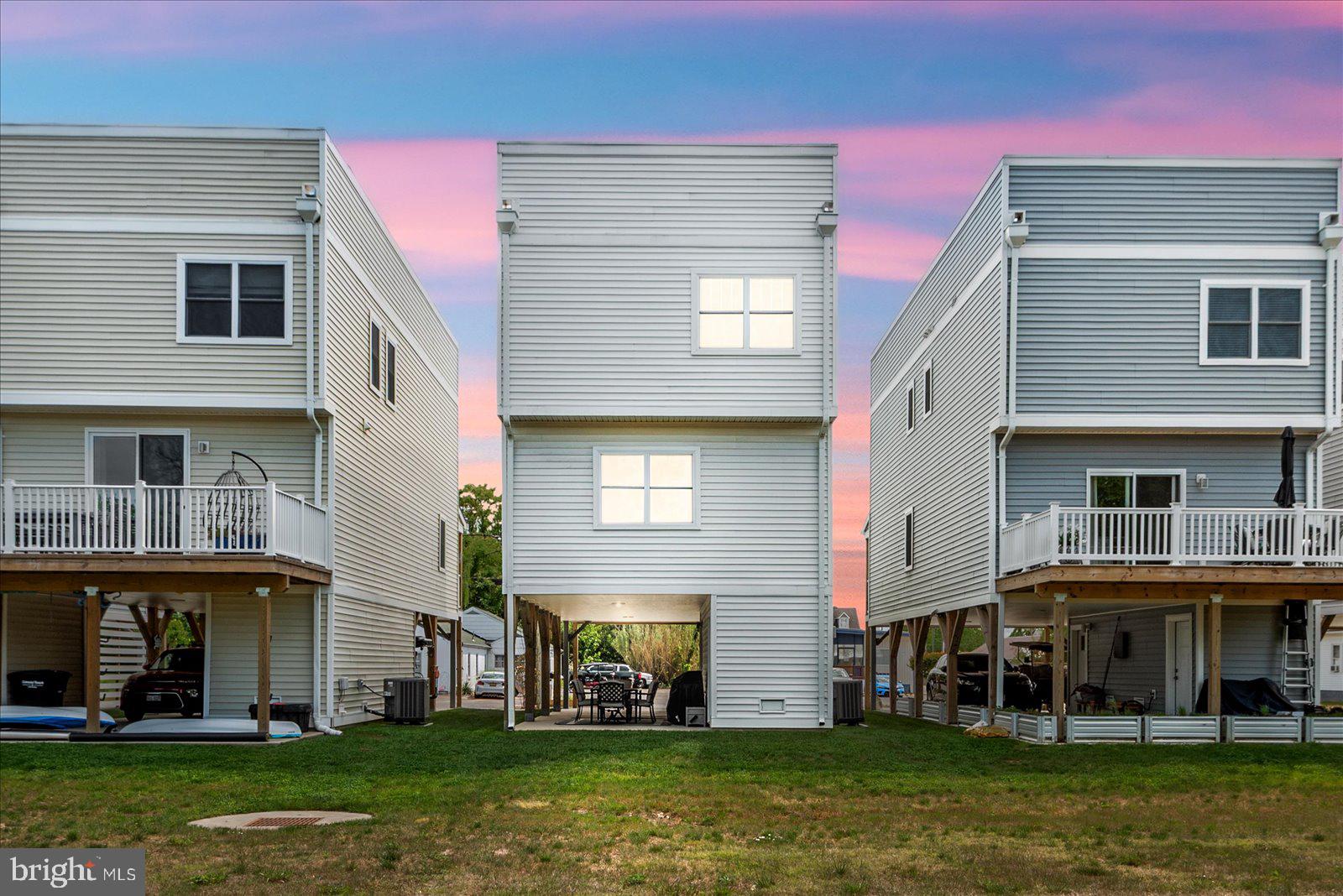COLONIAL BEACH - Residential