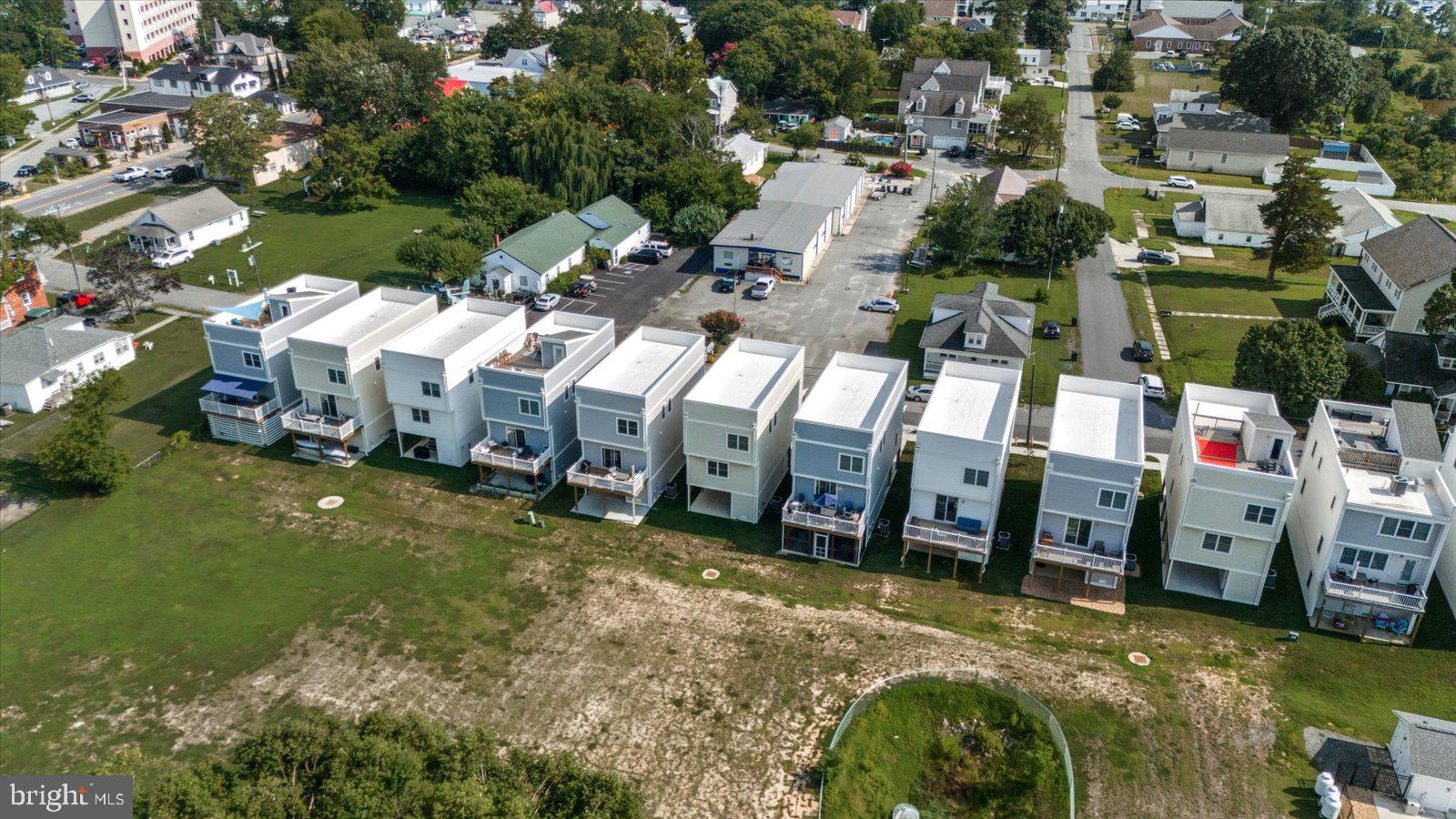 COLONIAL BEACH - Residential