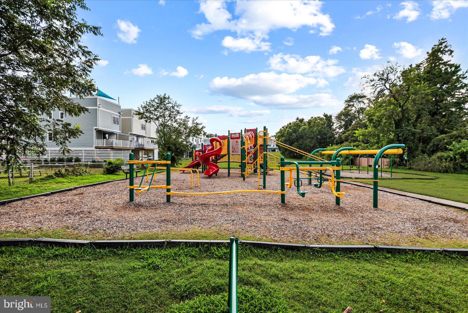 COLONIAL BEACH - Residential