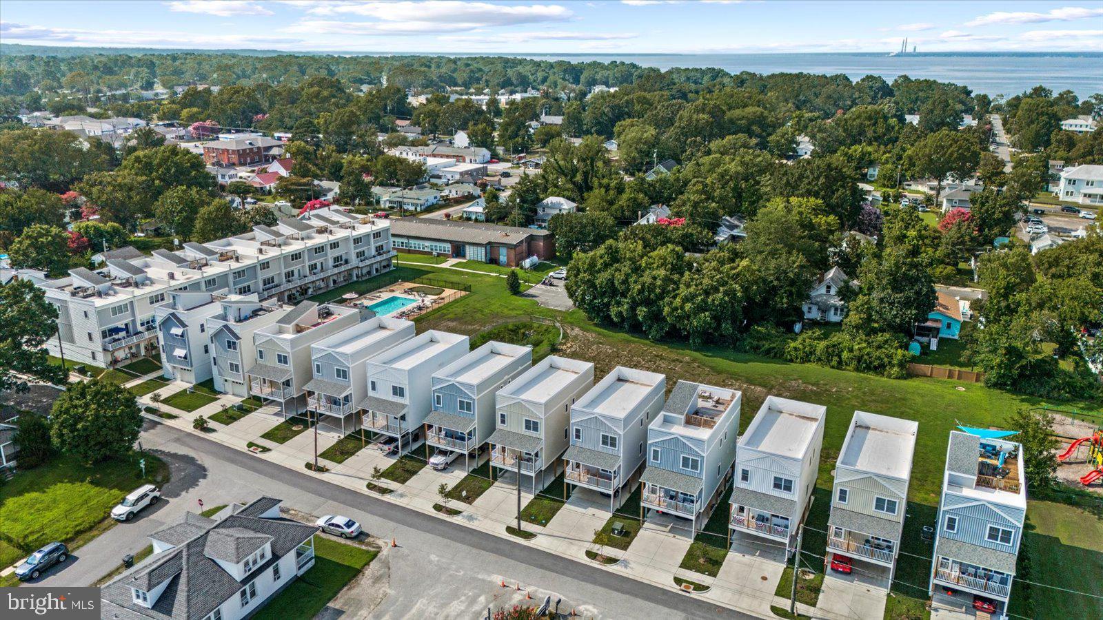 COLONIAL BEACH - Residential