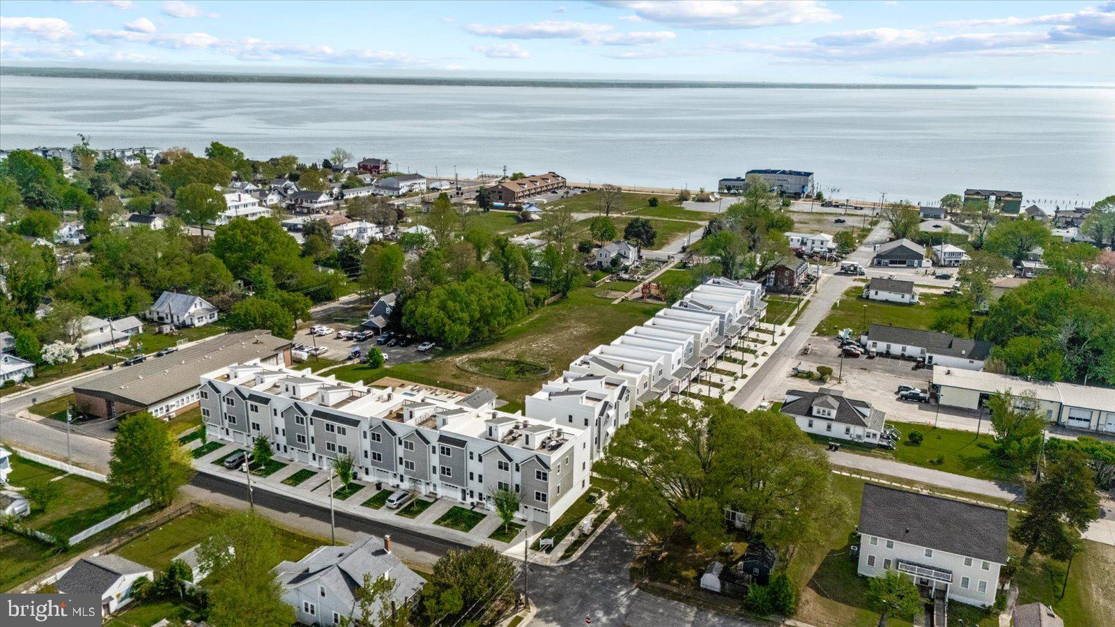 COLONIAL BEACH - Residential