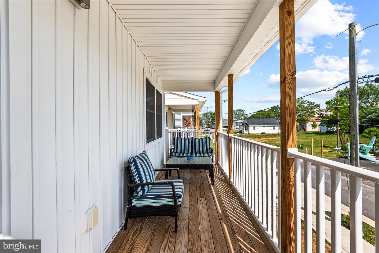 COLONIAL BEACH - Residential