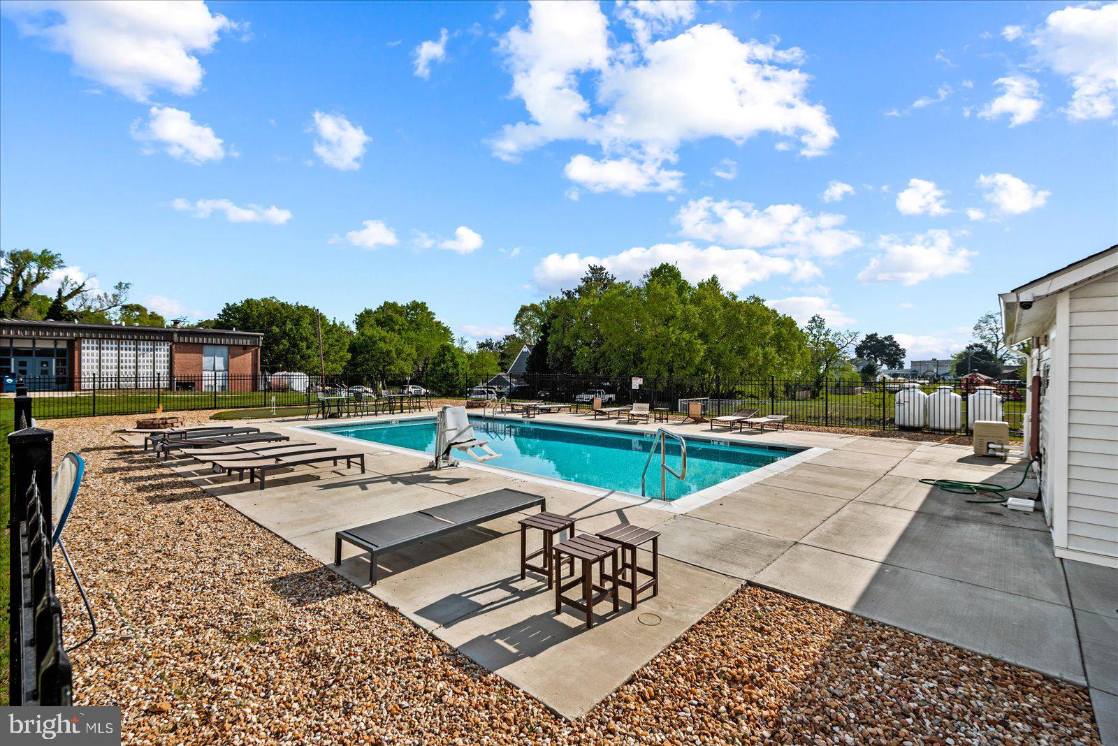 COLONIAL BEACH - Residential