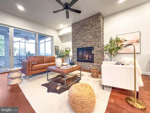 Townhouse For Sale - 23448 Epperson Square<br/> BRAMBLETON, VA 20148