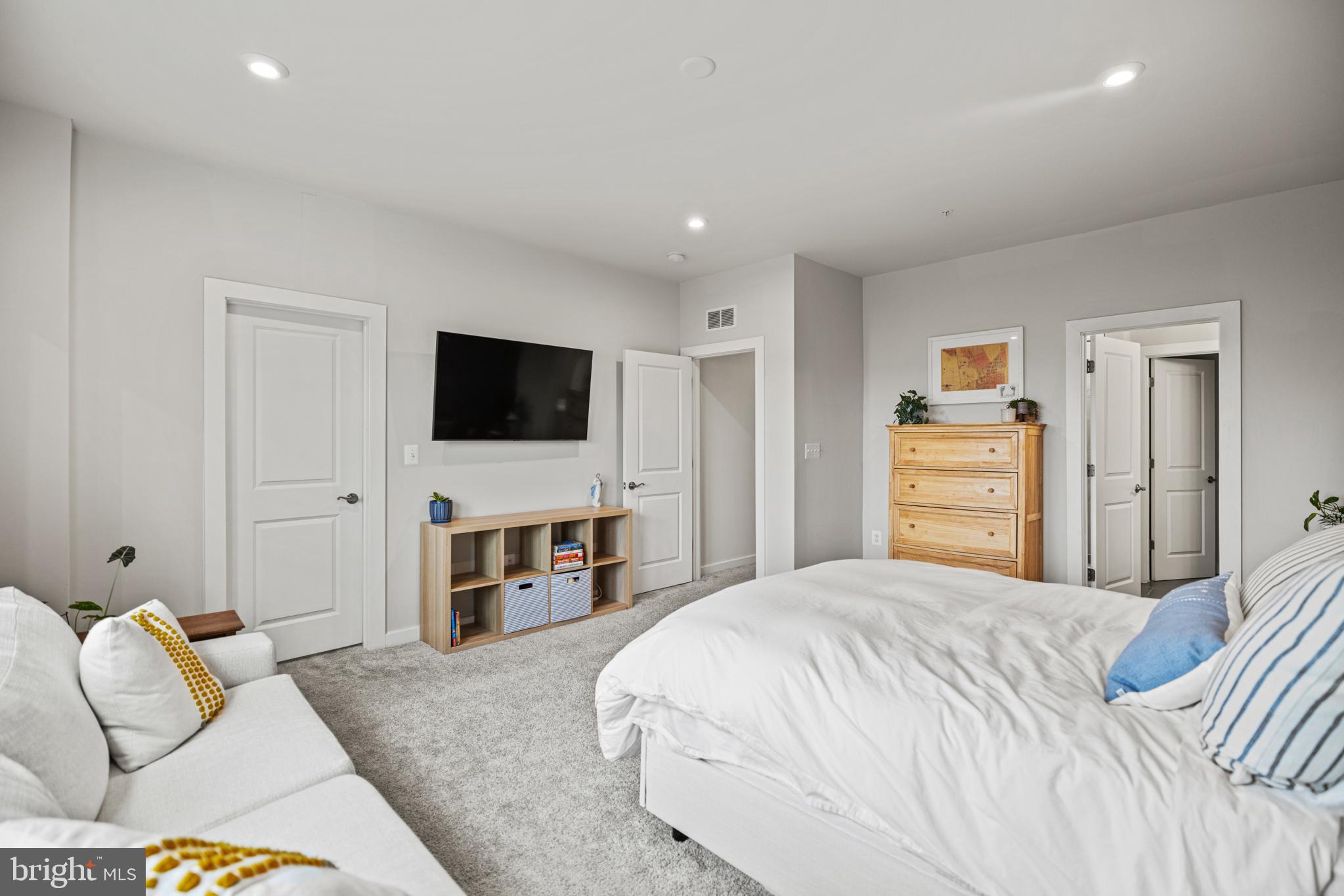 WESTSIDE AT SHADY GROVE - Residential