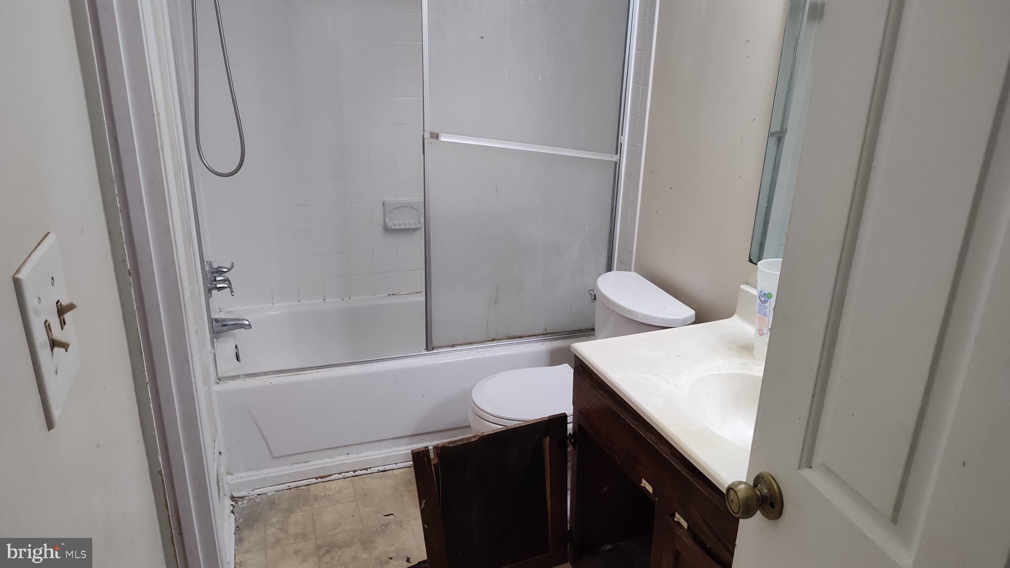 MAYFAIR-PLAT THREE - Residential