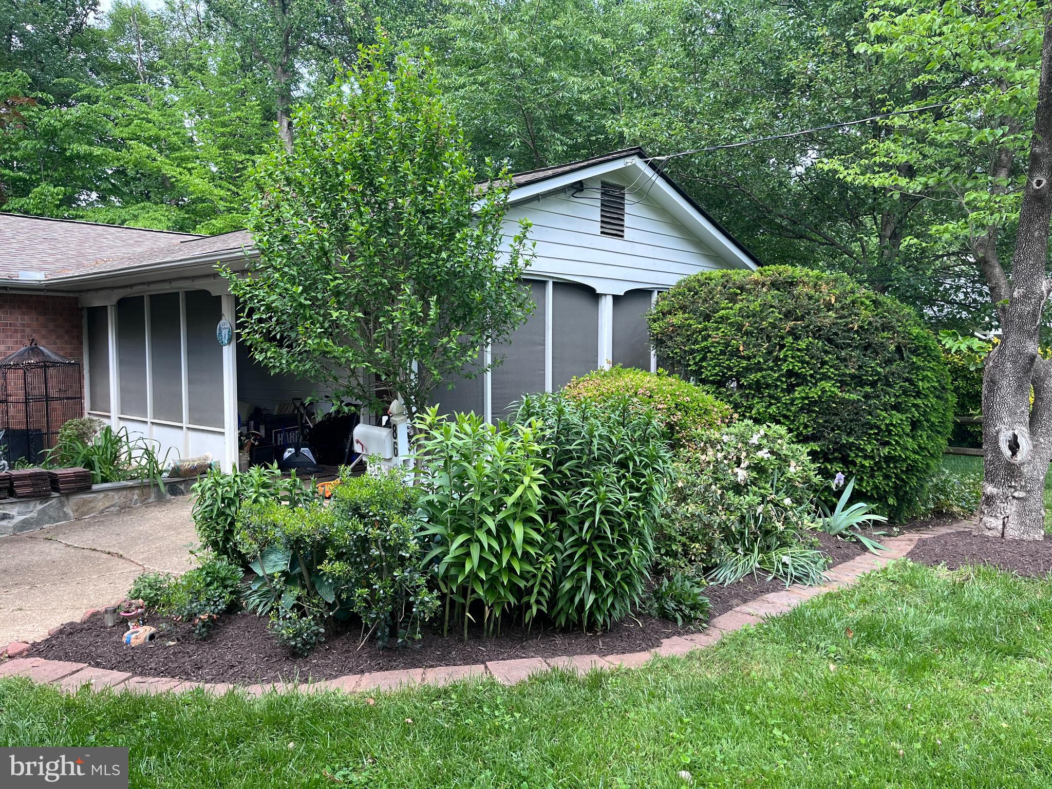 8606 LONDON COURT