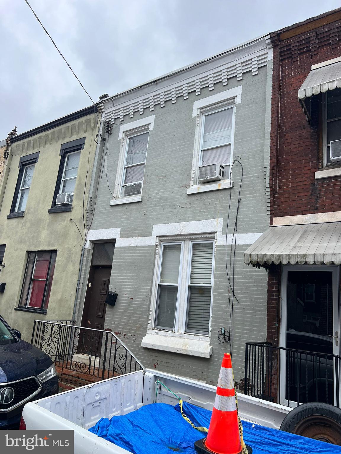 This property is located in Point Breeze section. House in mid condition. Its tenant occupy and paying rent on amount of $925 plus all utilities. Property is Close to transportation.