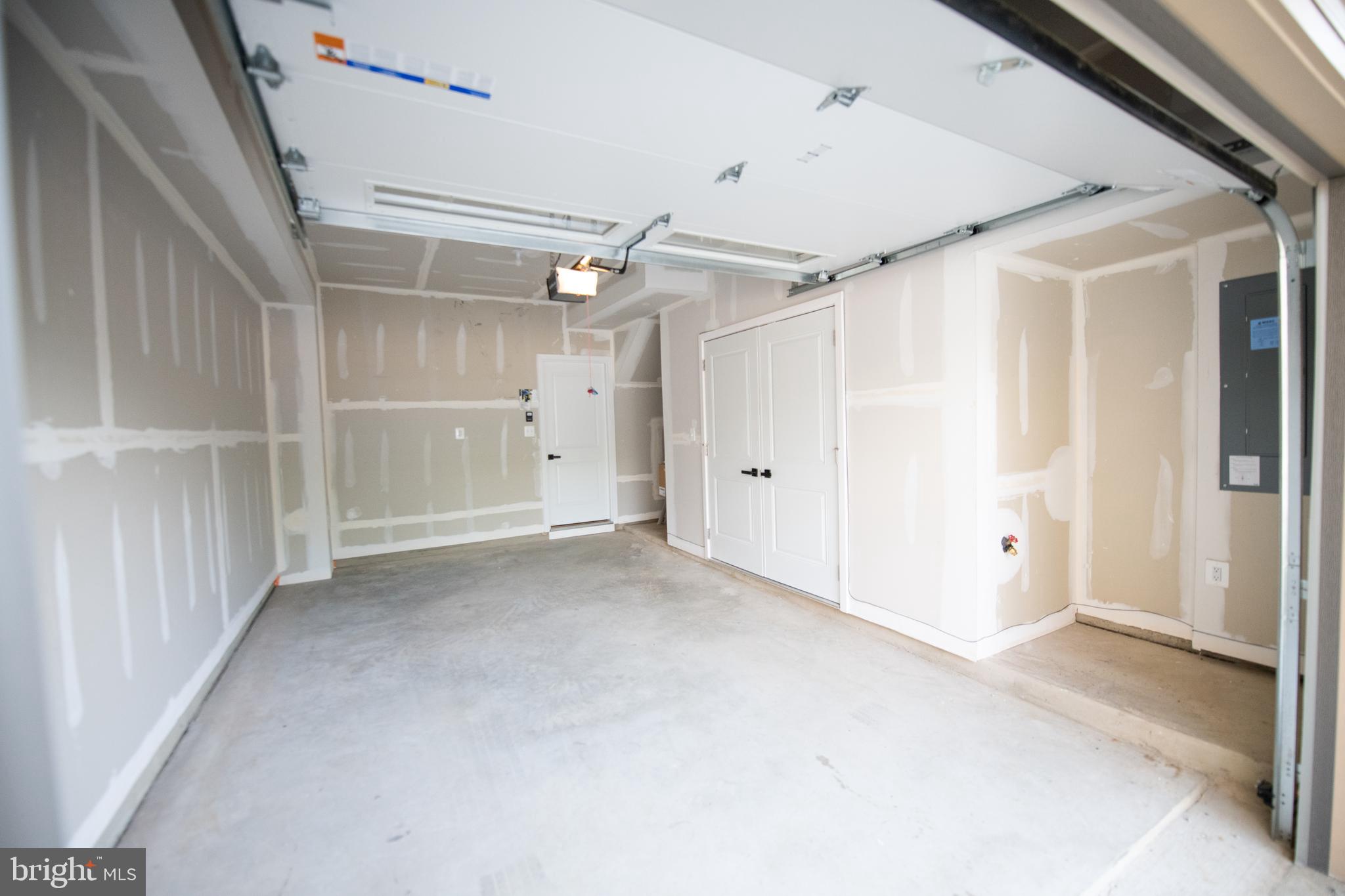 VILLAGE OF TOWNE SQUARE - Residential Lease