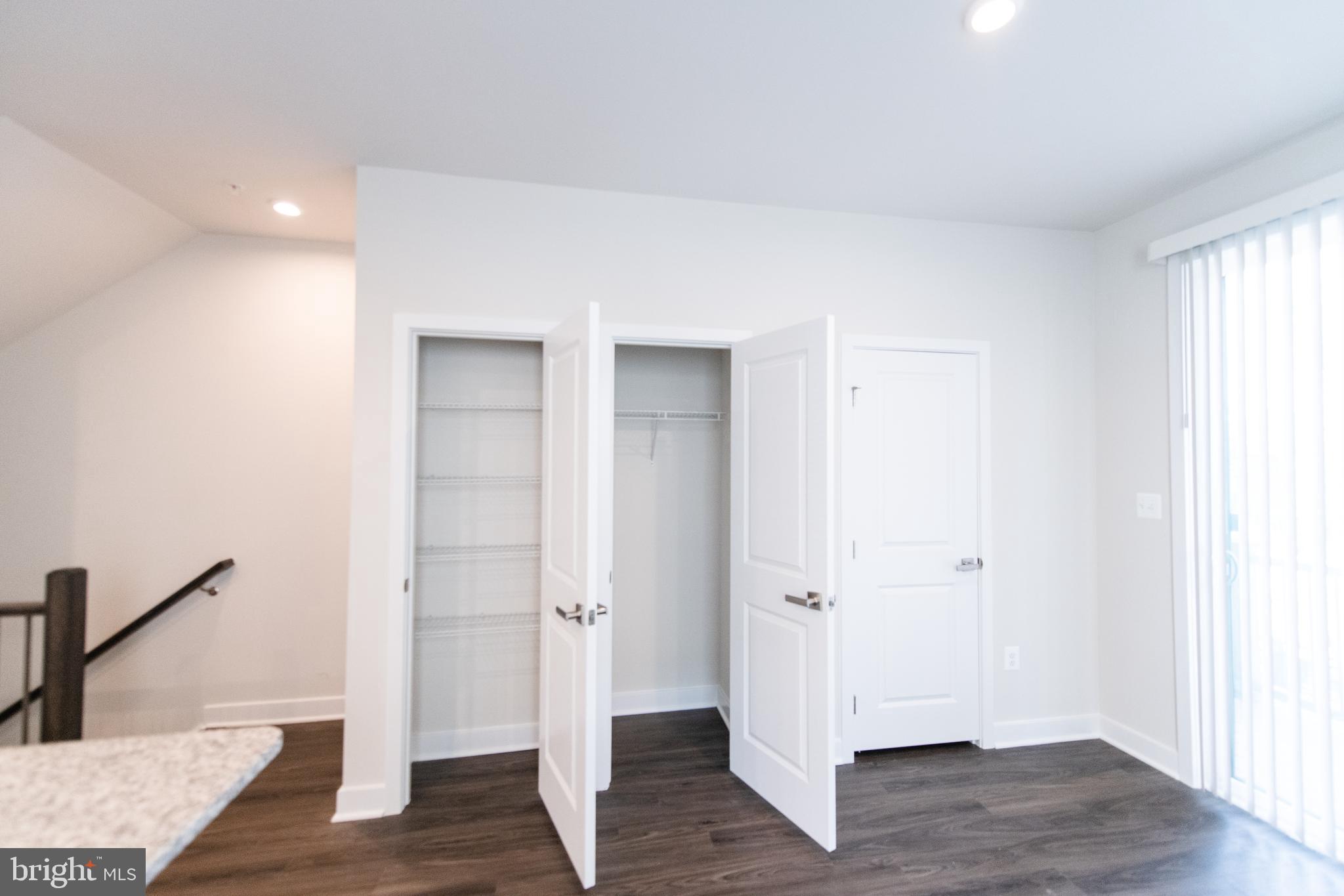 VILLAGE OF TOWNE SQUARE - Residential Lease