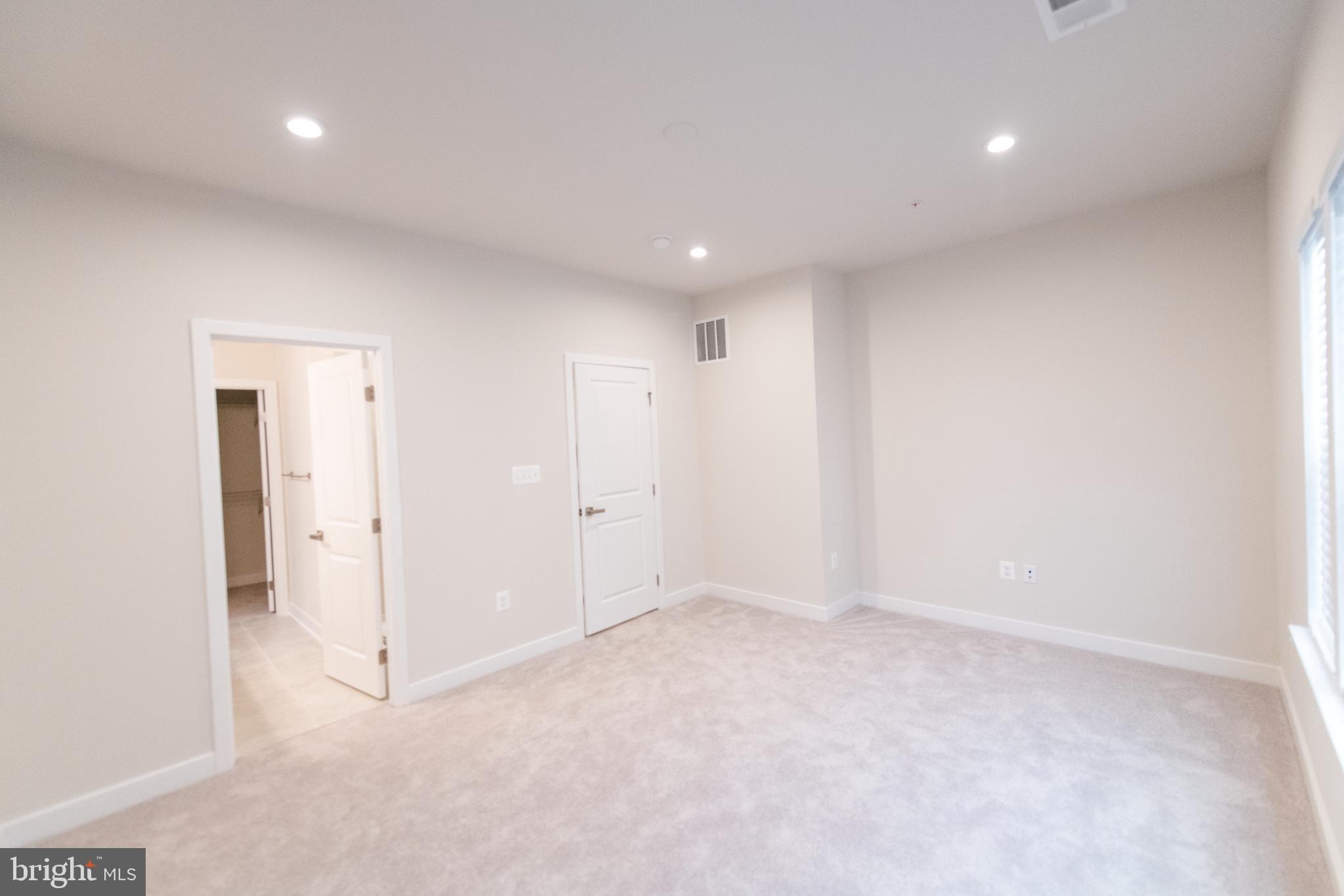 VILLAGE OF TOWNE SQUARE - Residential Lease