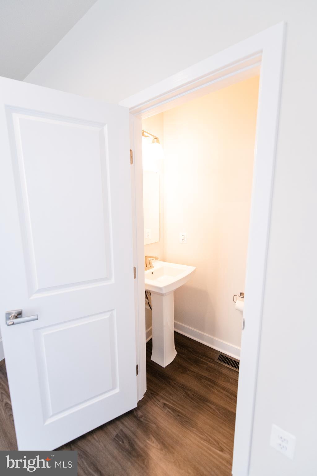 VILLAGE OF TOWNE SQUARE - Residential Lease