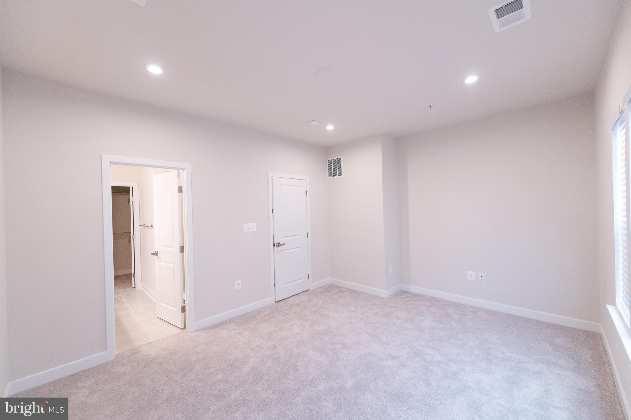 VILLAGE OF TOWNE SQUARE - Residential Lease