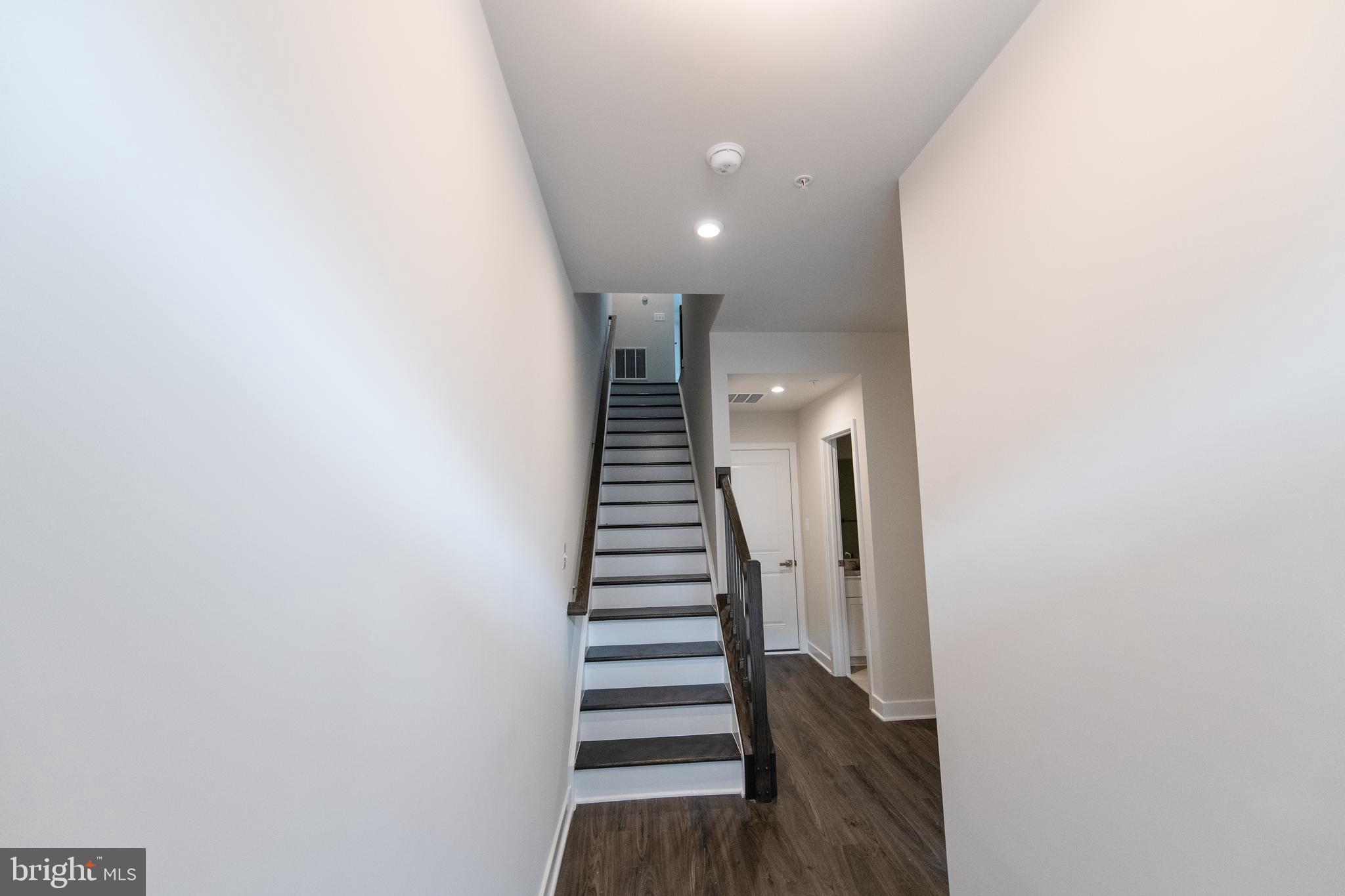 VILLAGE OF TOWNE SQUARE - Residential Lease