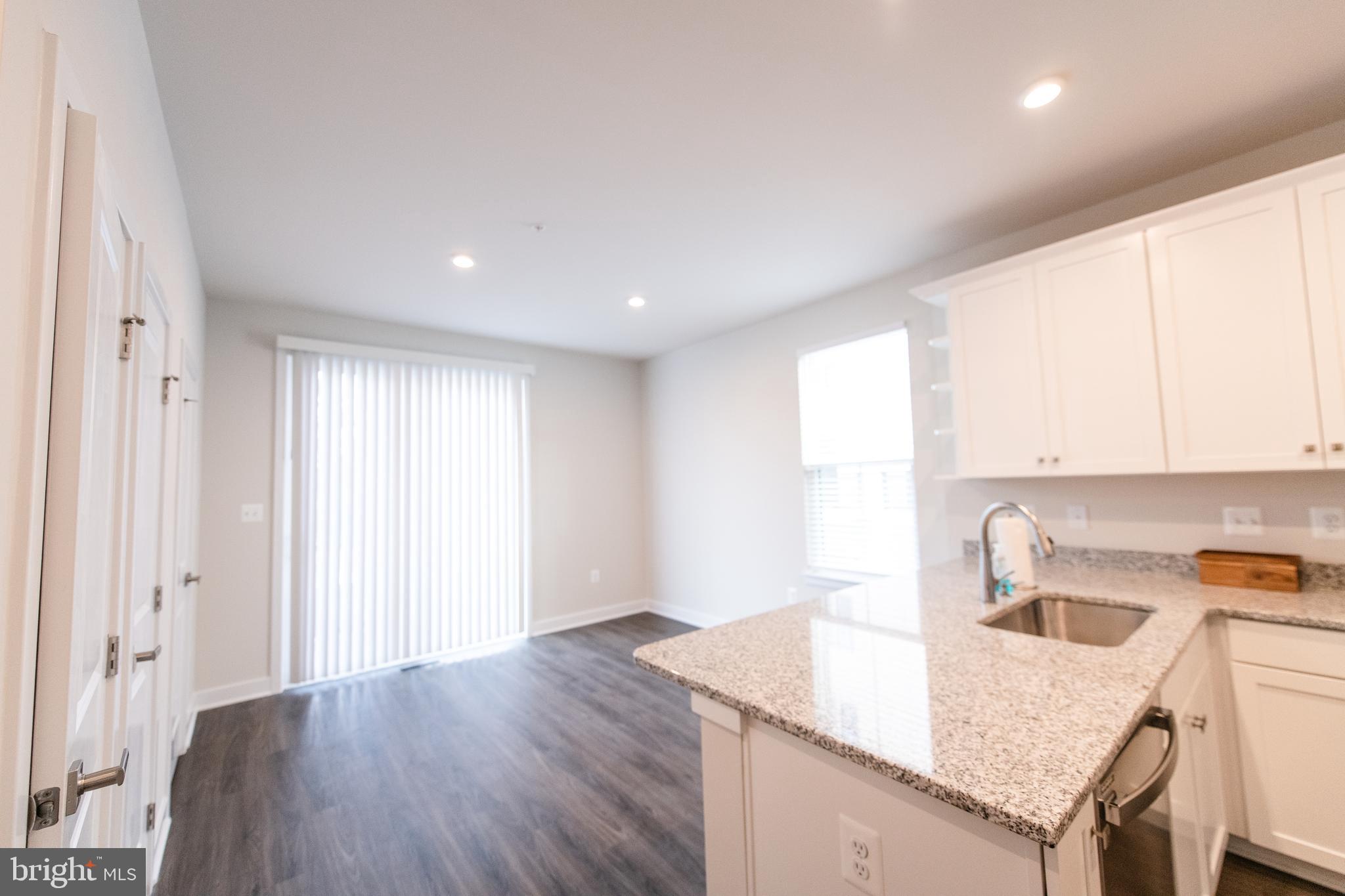 VILLAGE OF TOWNE SQUARE - Residential Lease