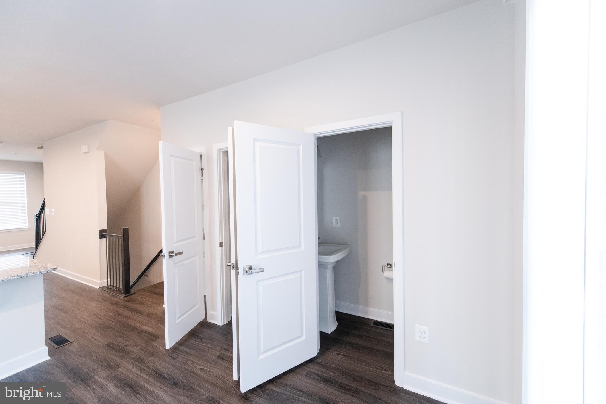 VILLAGE OF TOWNE SQUARE - Residential Lease