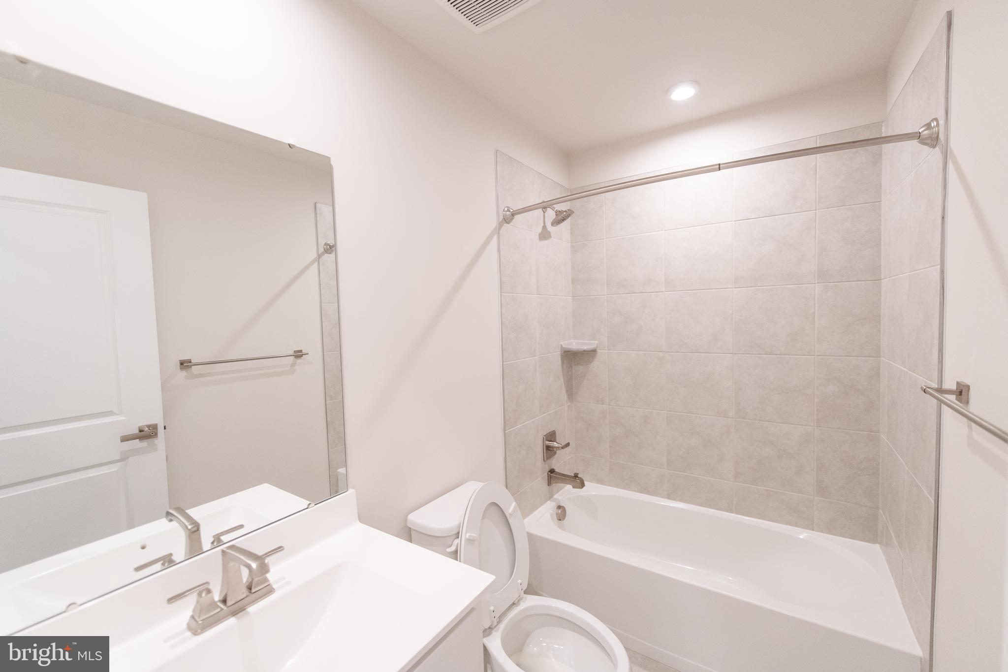 VILLAGE OF TOWNE SQUARE - Residential Lease