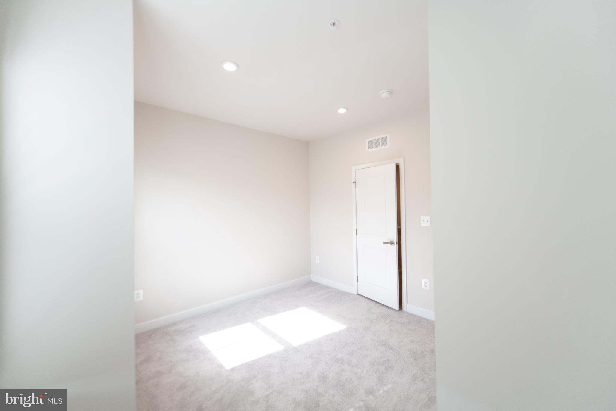 VILLAGE OF TOWNE SQUARE - Residential Lease