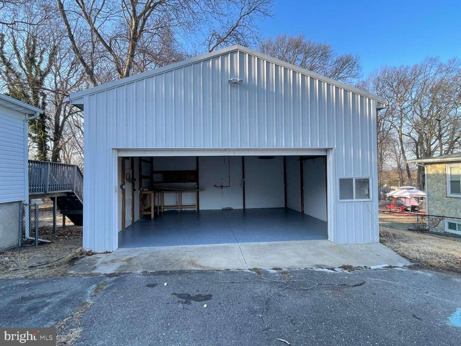 28 S SCOTT AVE