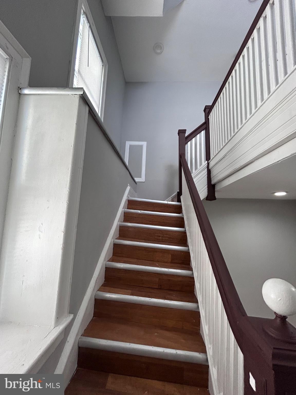 1221 LINDLEY AVENUE 00