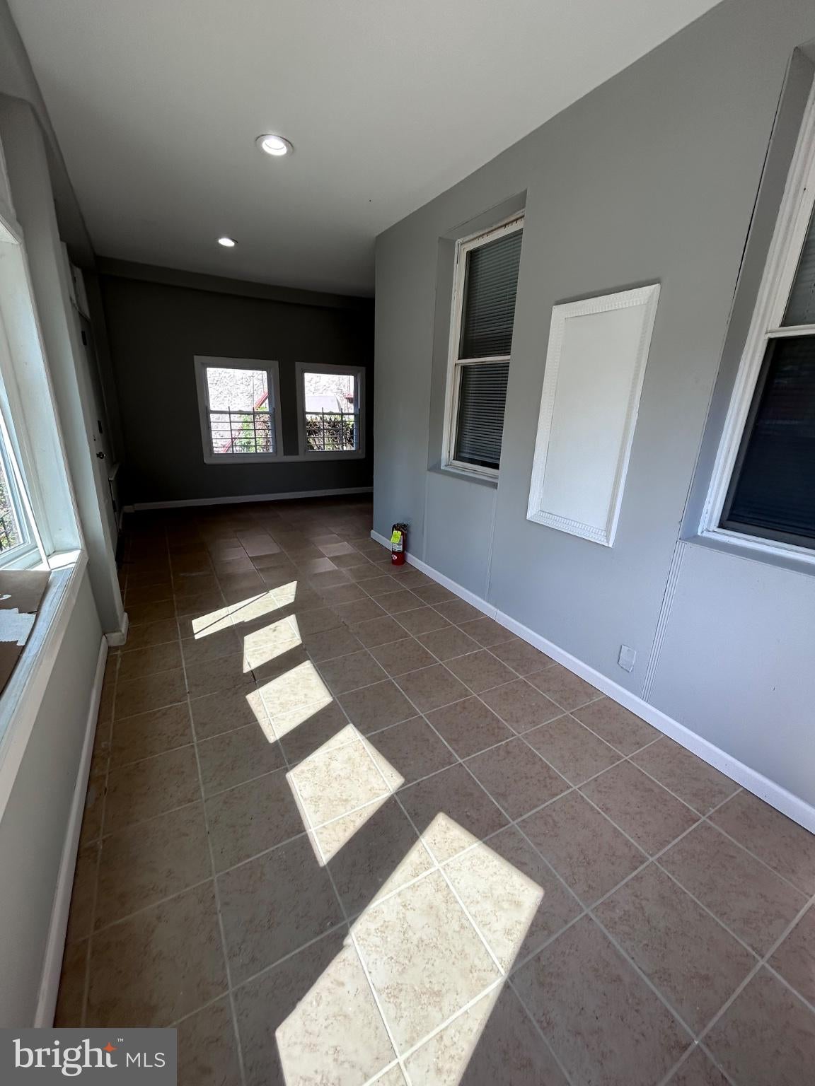 1221 LINDLEY AVENUE 00