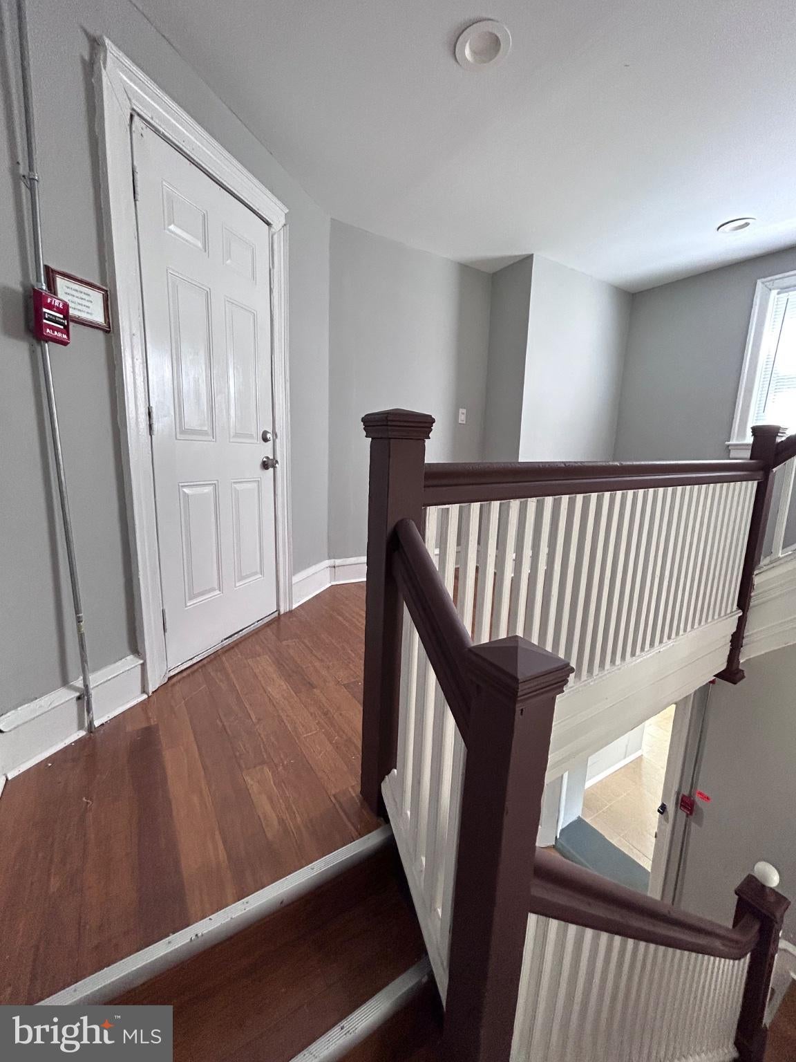 1221 LINDLEY AVENUE 00