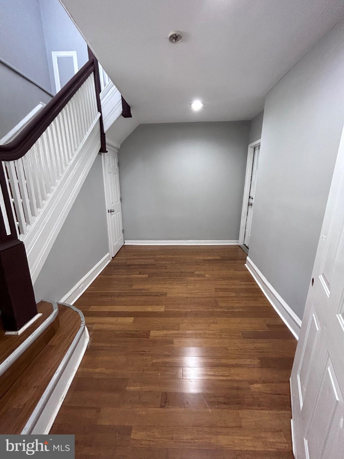 1221 LINDLEY AVENUE 00