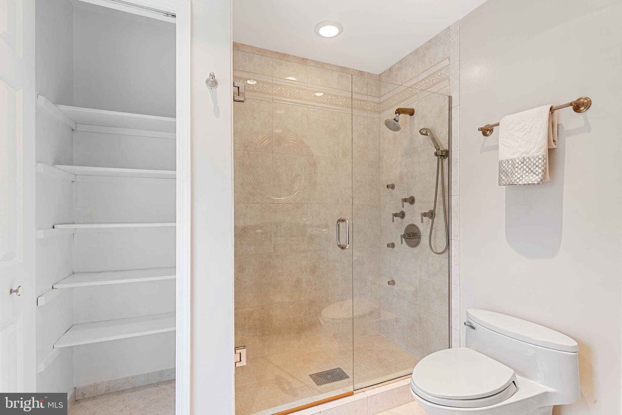 ROLLING HILLS - Residential