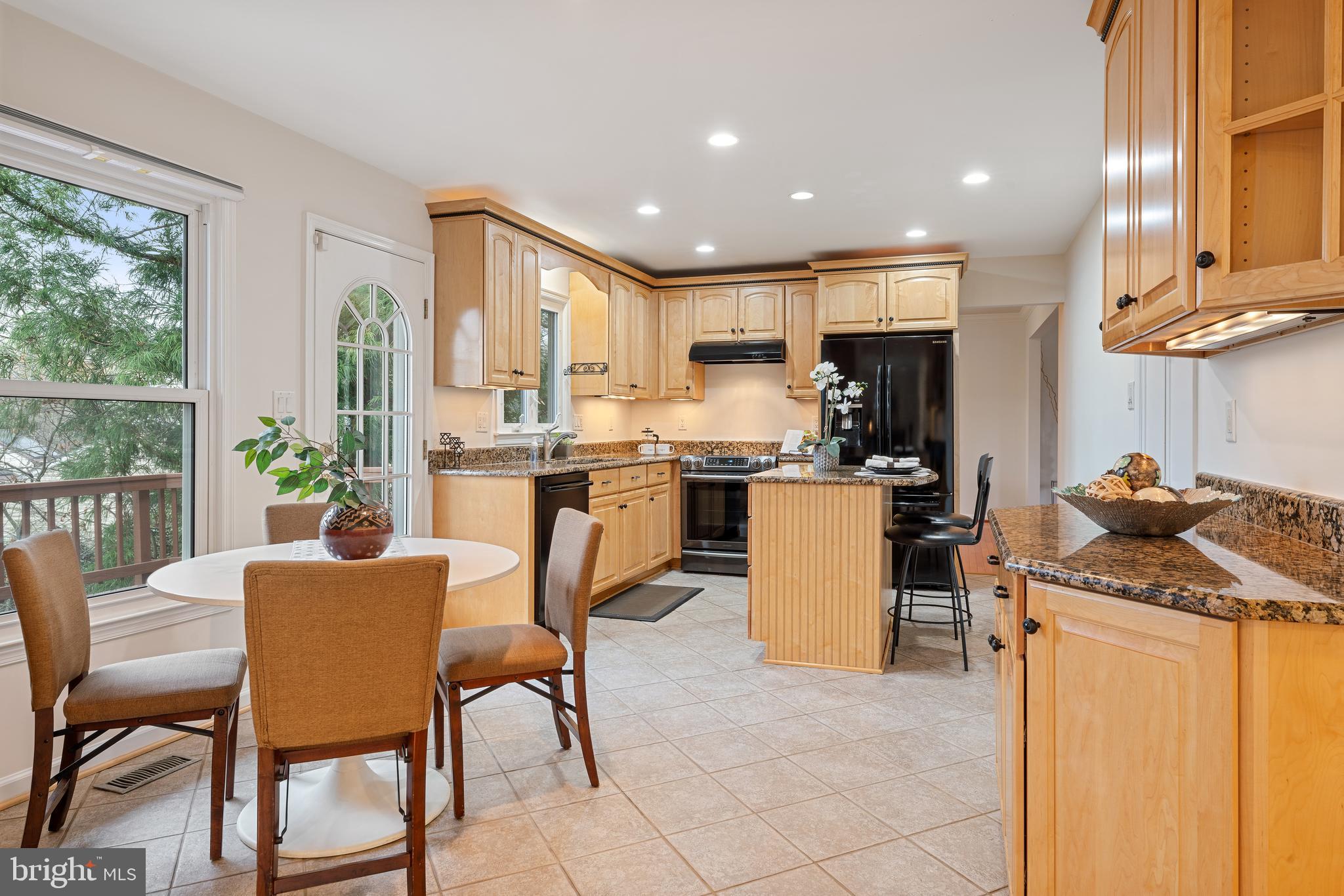 ROLLING HILLS - Residential