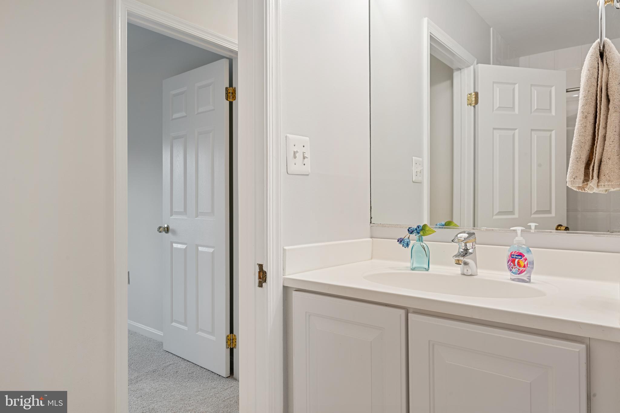 ROLLING HILLS - Residential