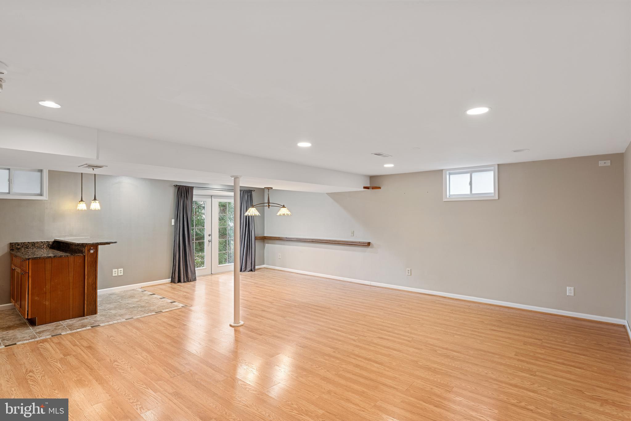 ROLLING HILLS - Residential