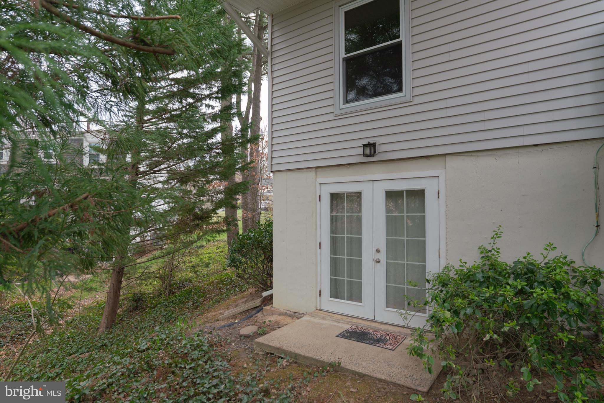 ROLLING HILLS - Residential