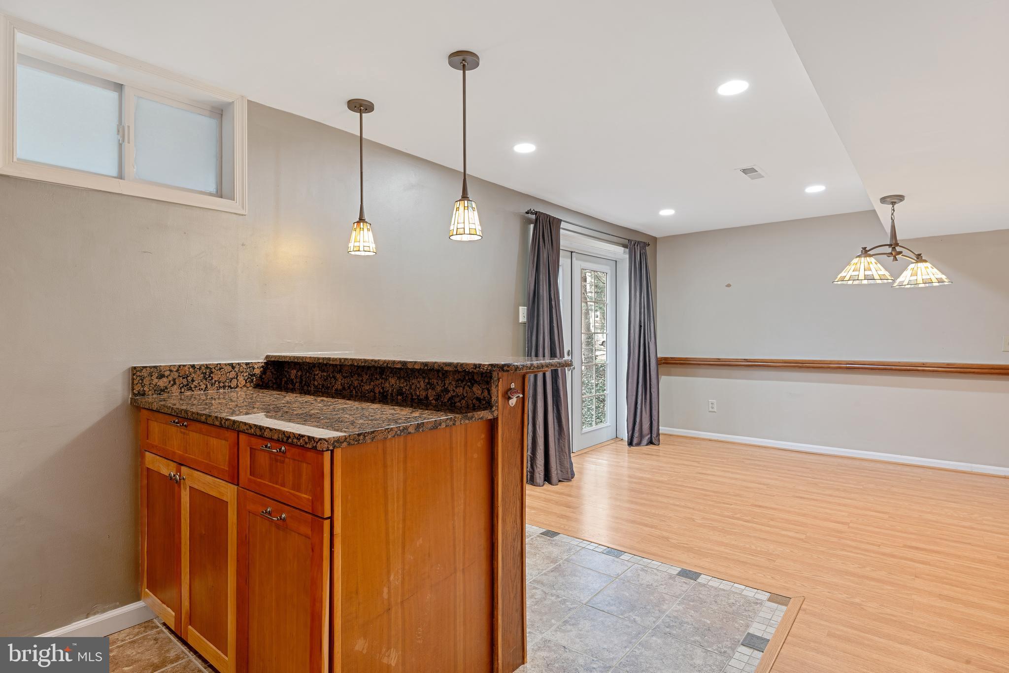 ROLLING HILLS - Residential