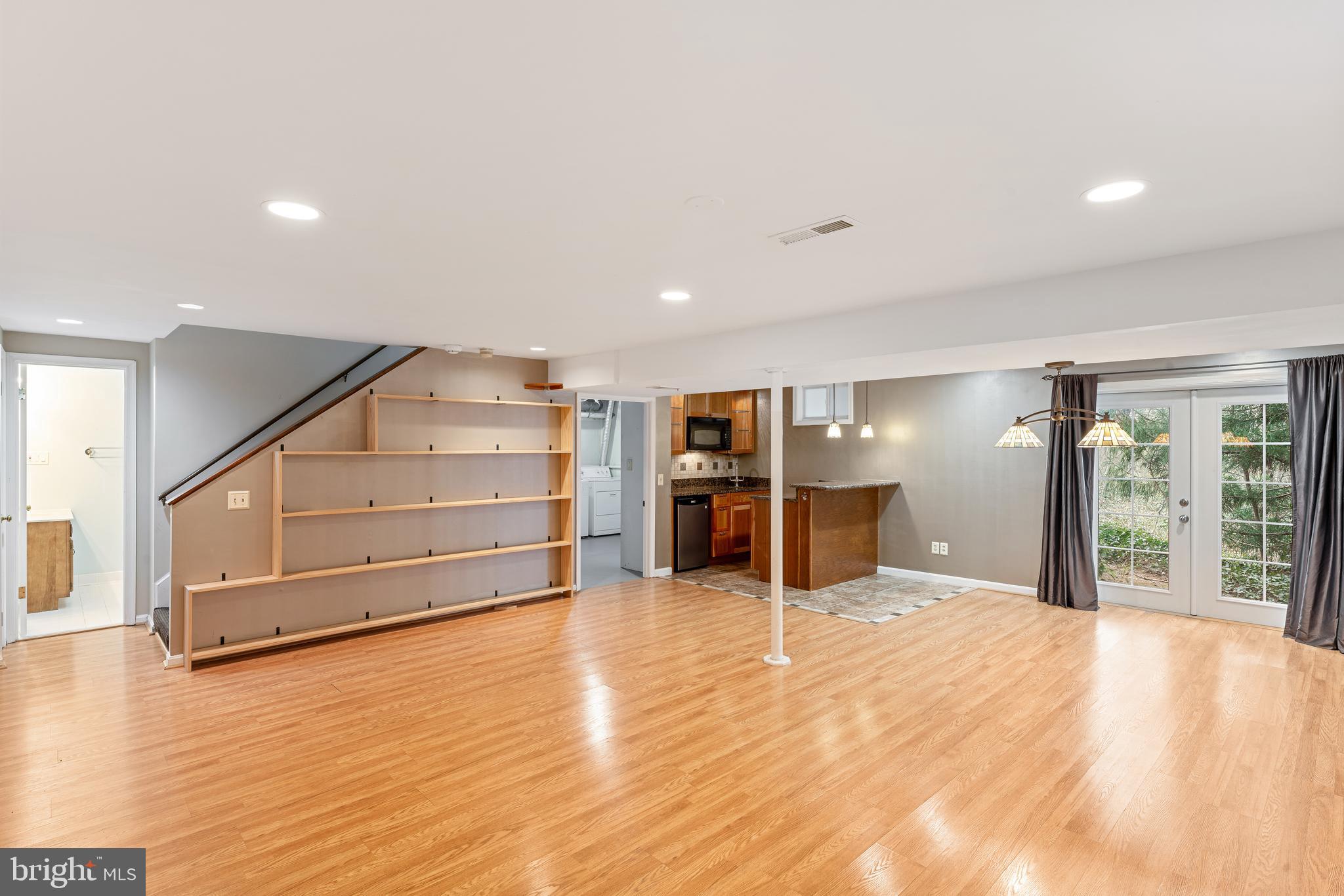 ROLLING HILLS - Residential