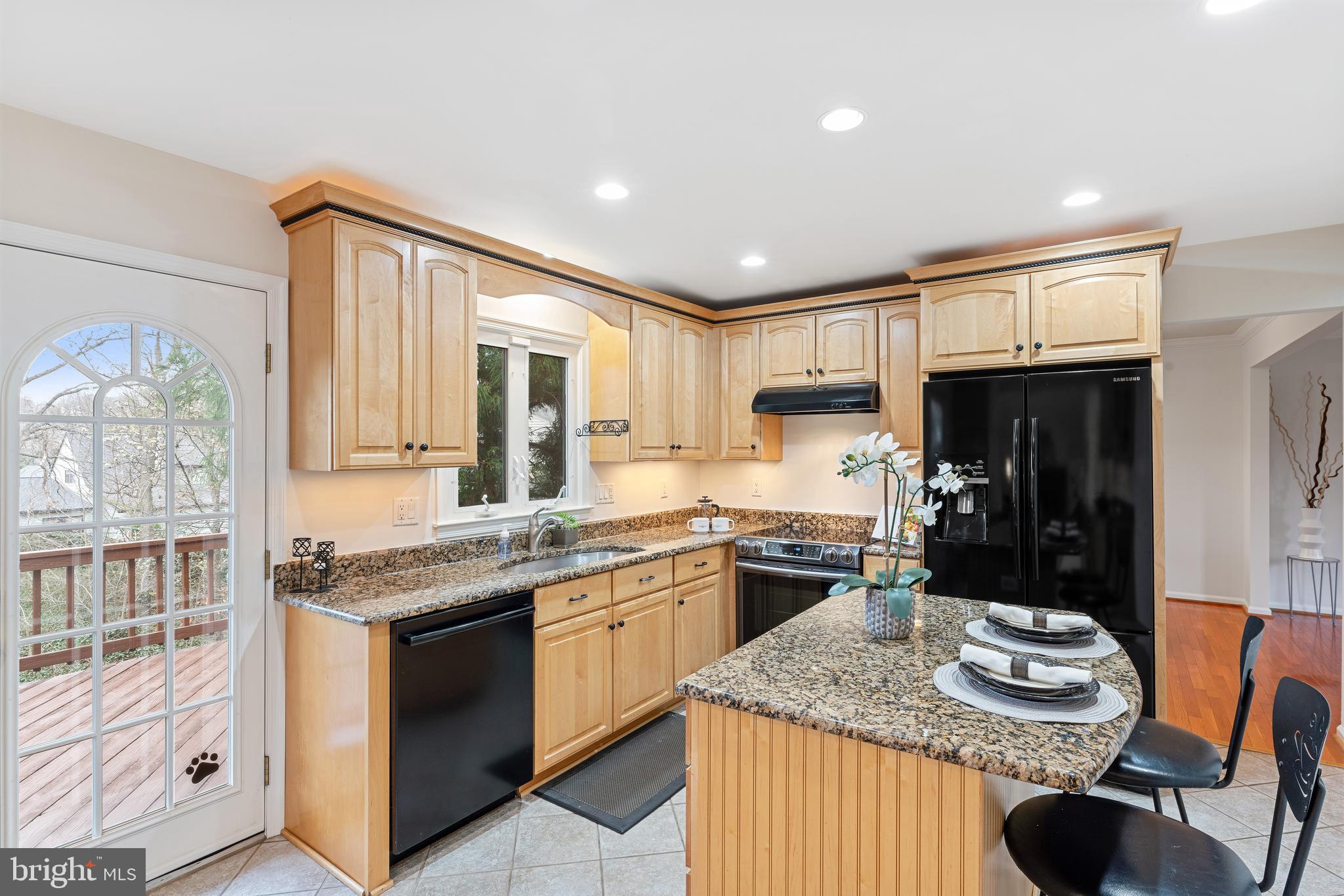 ROLLING HILLS - Residential